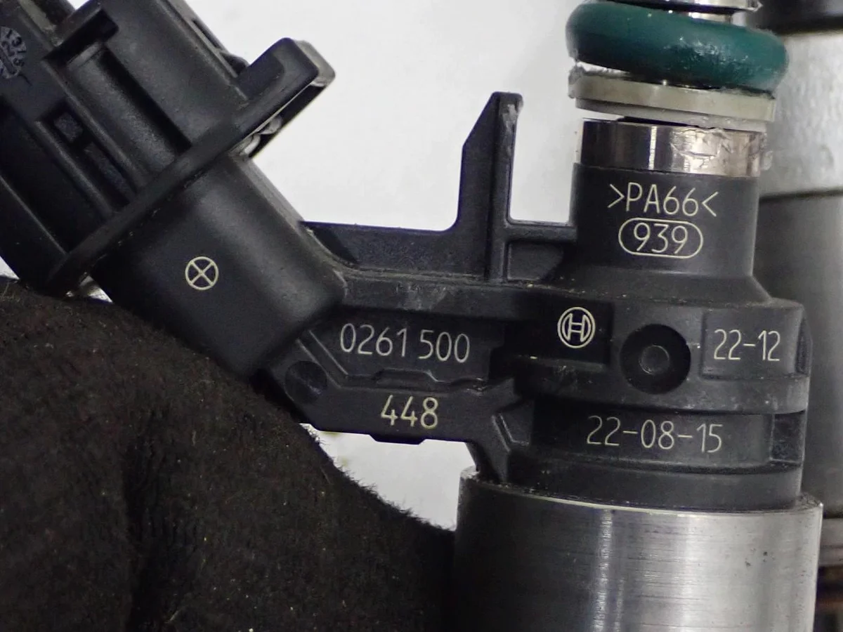 Fuel Rail Sensor for Range Rover Velar L560 image 10