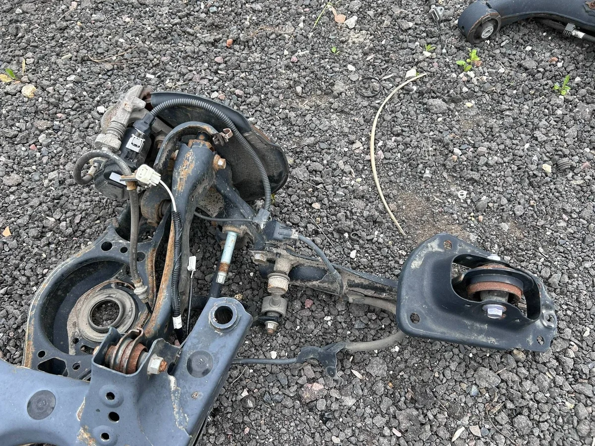 Hinterradaufhängung Toyota Corolla E21 Kombi OYT32807 image 3