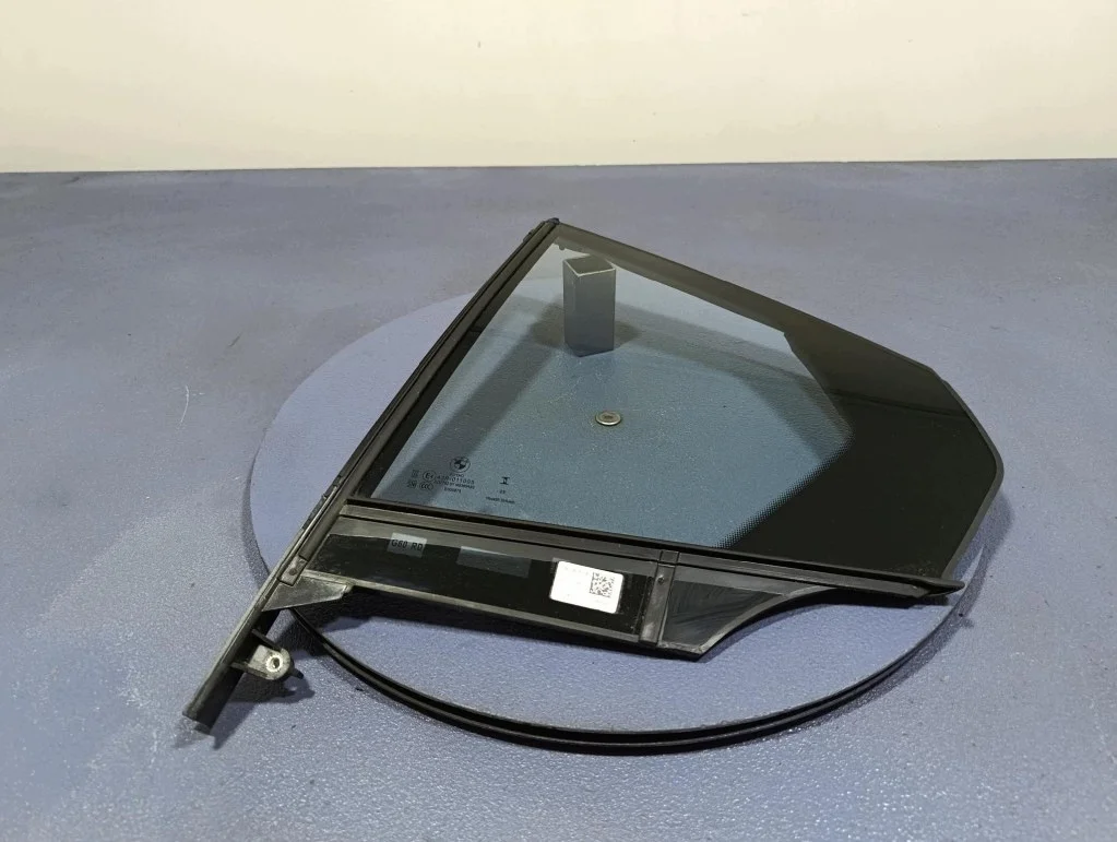 BMW 5 G60 23- Achterraam Links Gebruikt