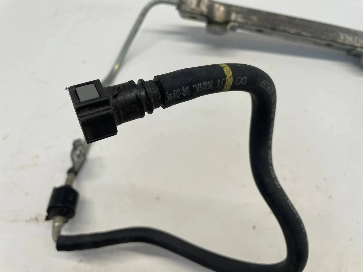 Kraftstoff-Einspritzleiste Toyota Auris Prius image 7