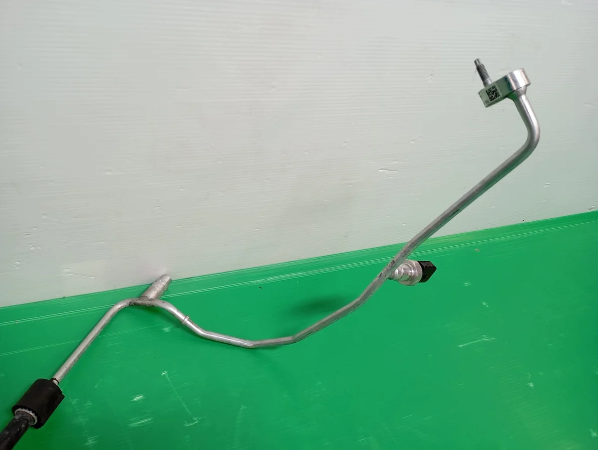 VW Passat B8 AC Hose 5Q0816741B image 3