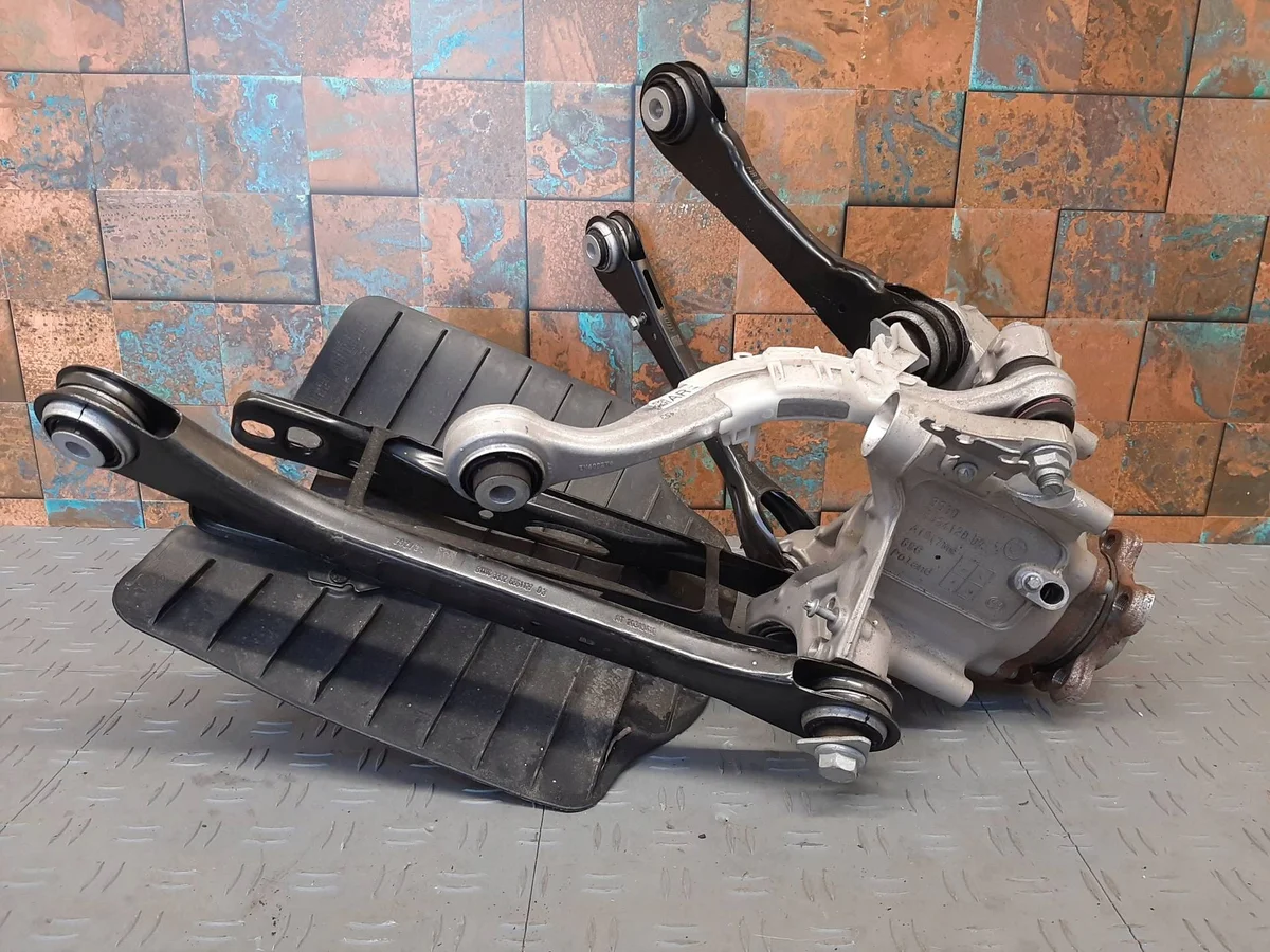 Takavaka, oikea, BMW 8 G16, OEM 6854120