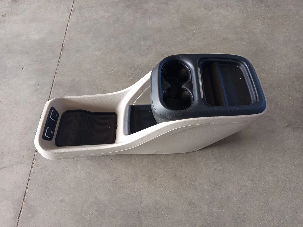 Chrysler Pacifica 2018 Tunnel Console EKC542