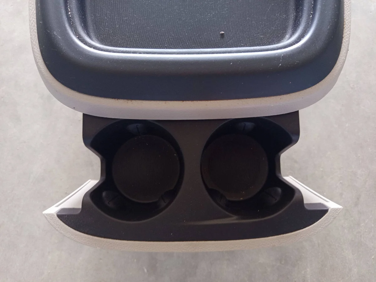 Chrysler Pacifica 2018 Tunnel Console EKC542 image 5