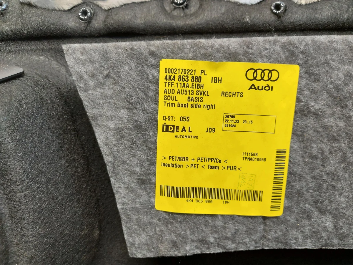 Audi Q8 E-TRON Sportback Seitenverkleidung Kofferraum rechts hinten image 4