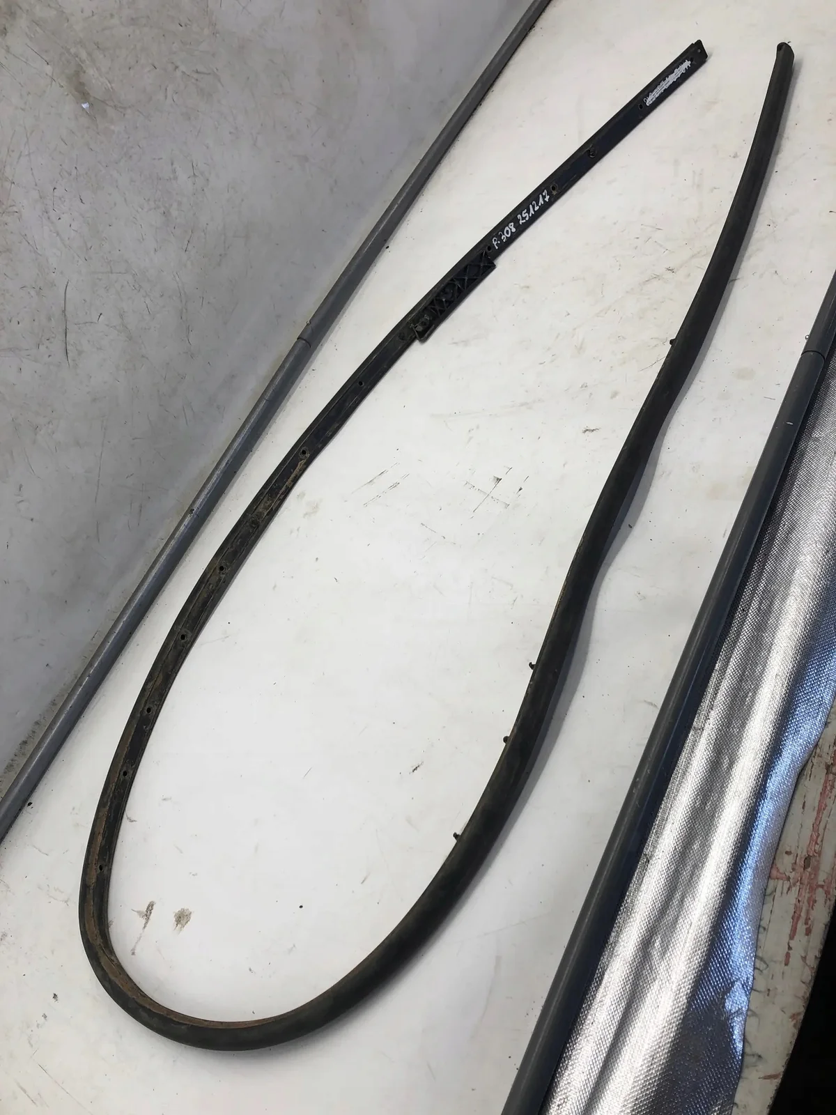 Joint de capot Peugeot 308 III 9835340380 image 3