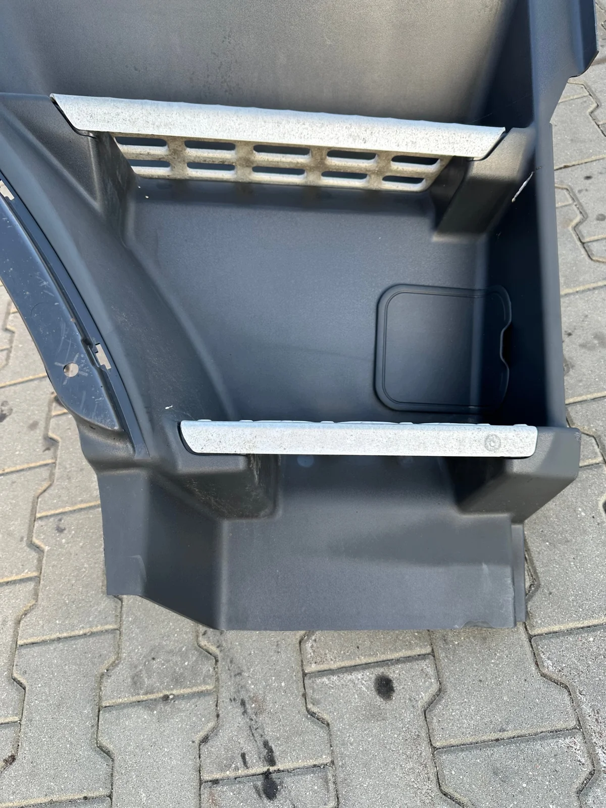Volvo FH 12 13 Trittstufe Rechts Gebraucht image 4