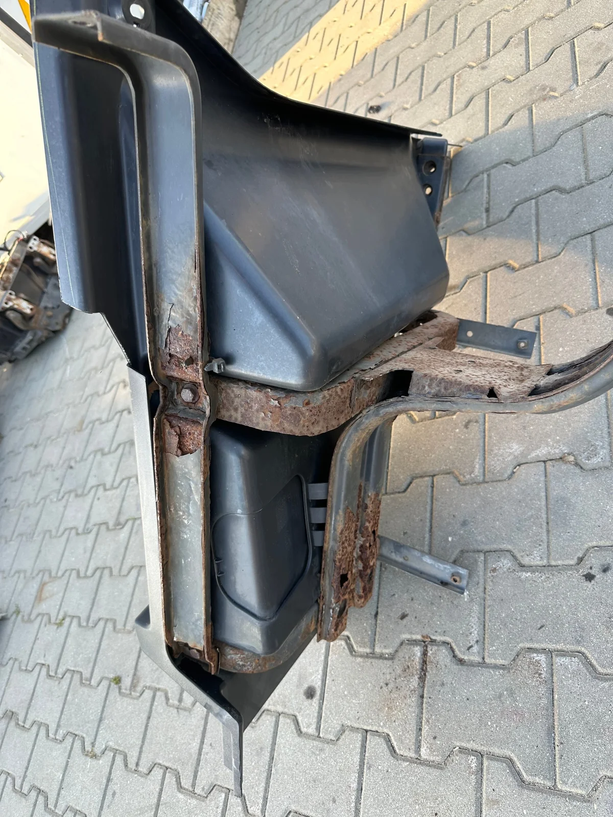 Volvo FH 12 13 Trittstufe Rechts Gebraucht image 9