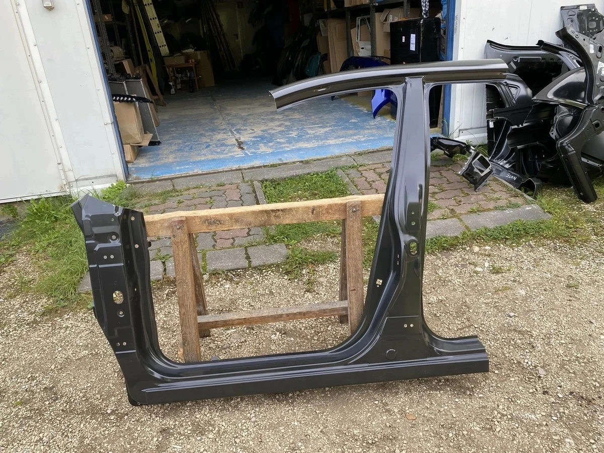 Próg Nissan Qashqai J11 Usado G6415-HV0MB