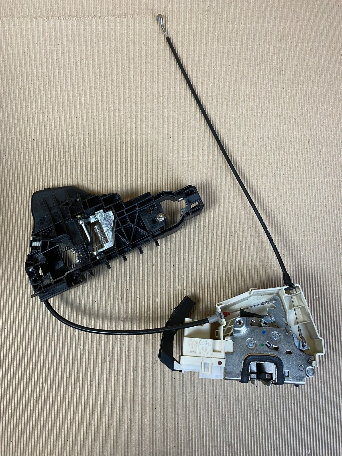 Fechadura Porta Traseira Esquerda Mercedes W251