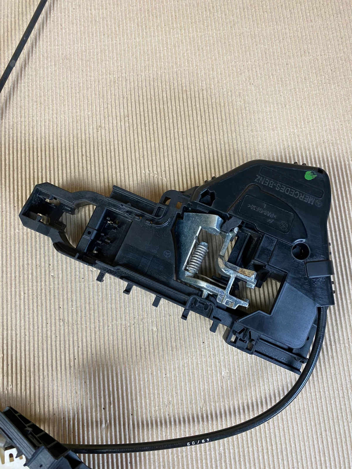 Serrure arrière gauche Mercedes W251 image 7