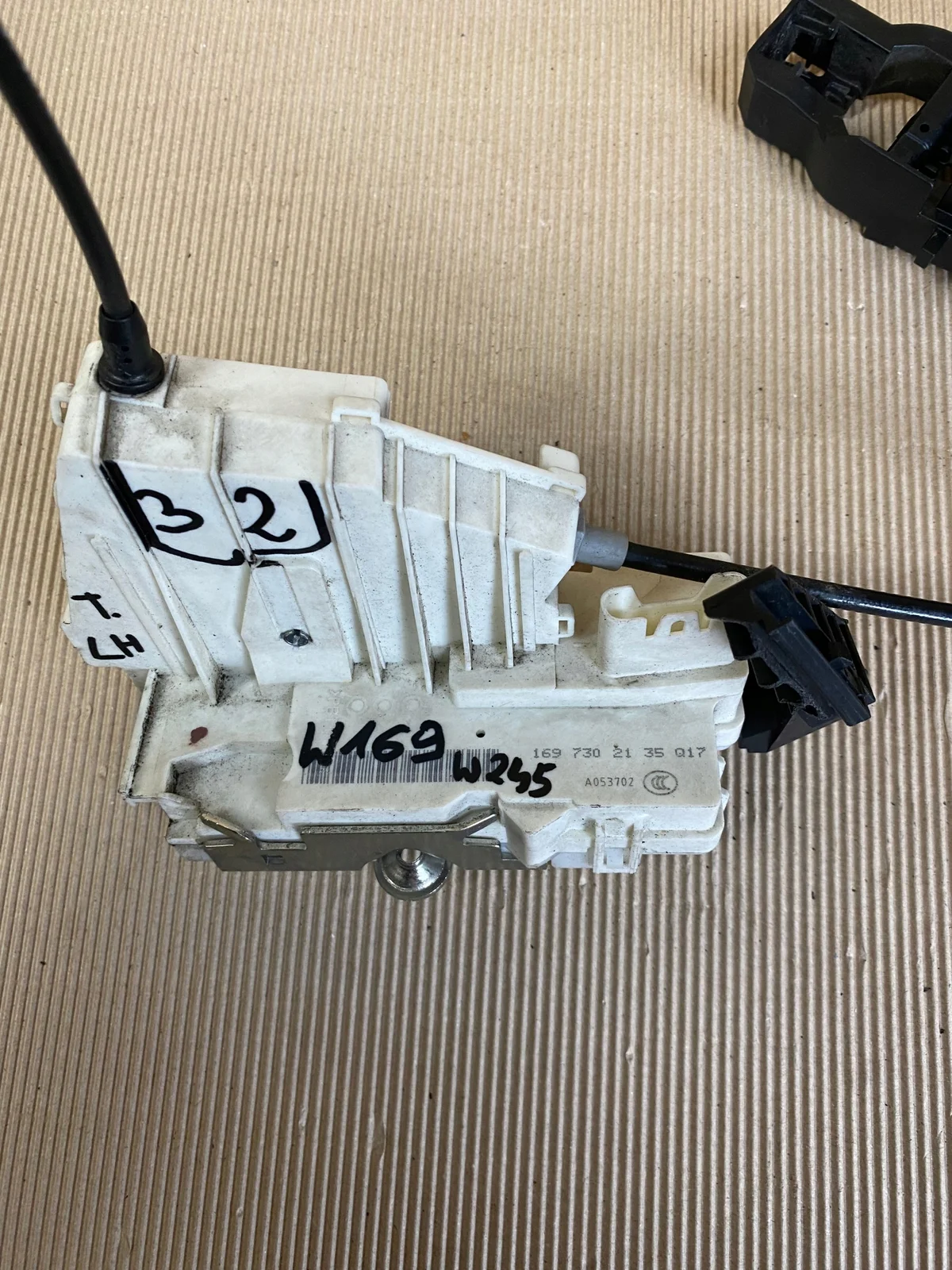 Serrure arrière gauche Mercedes W251 image 9