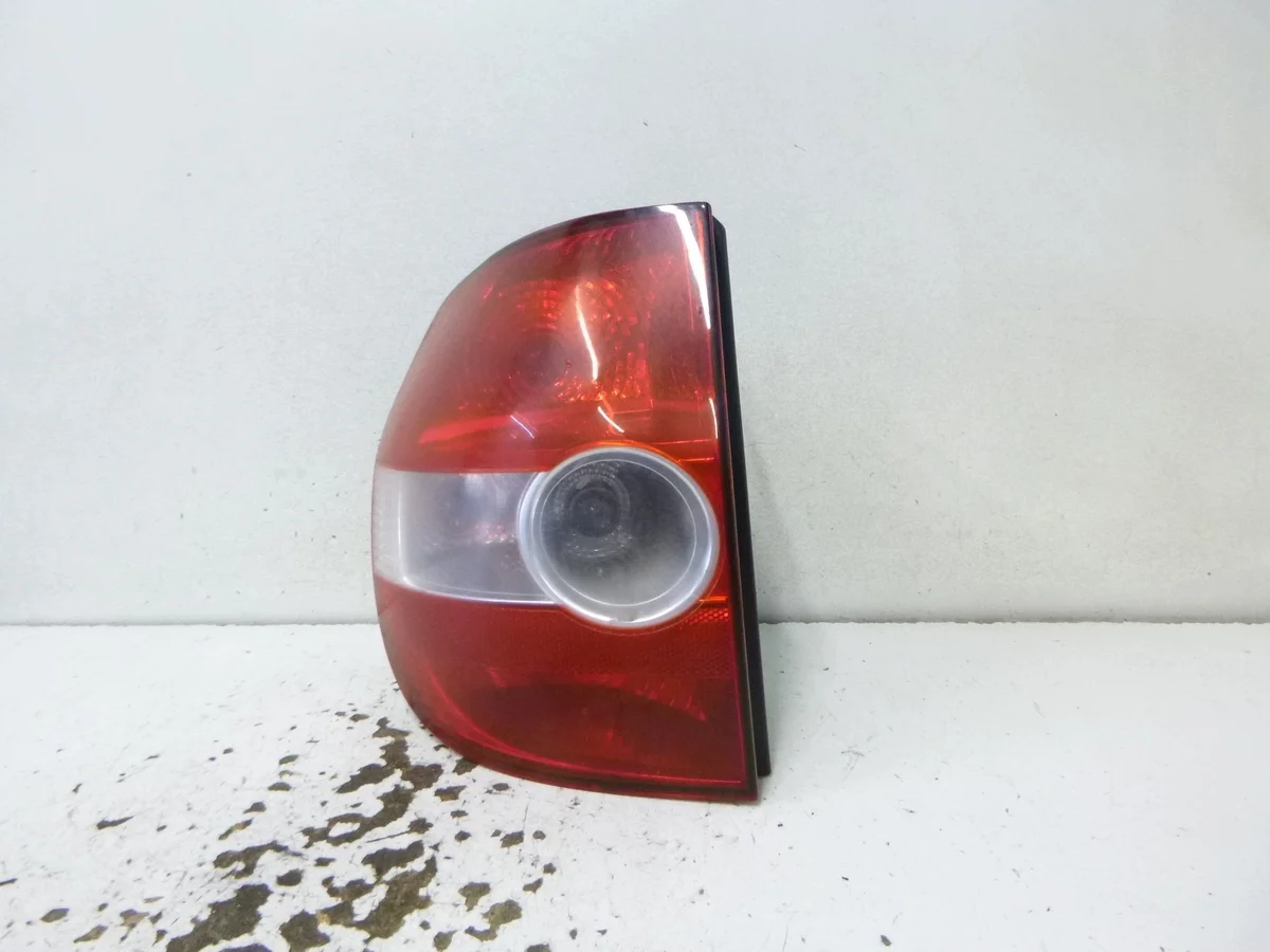 Taka takavalo vasen VW Fox 5Z6945095