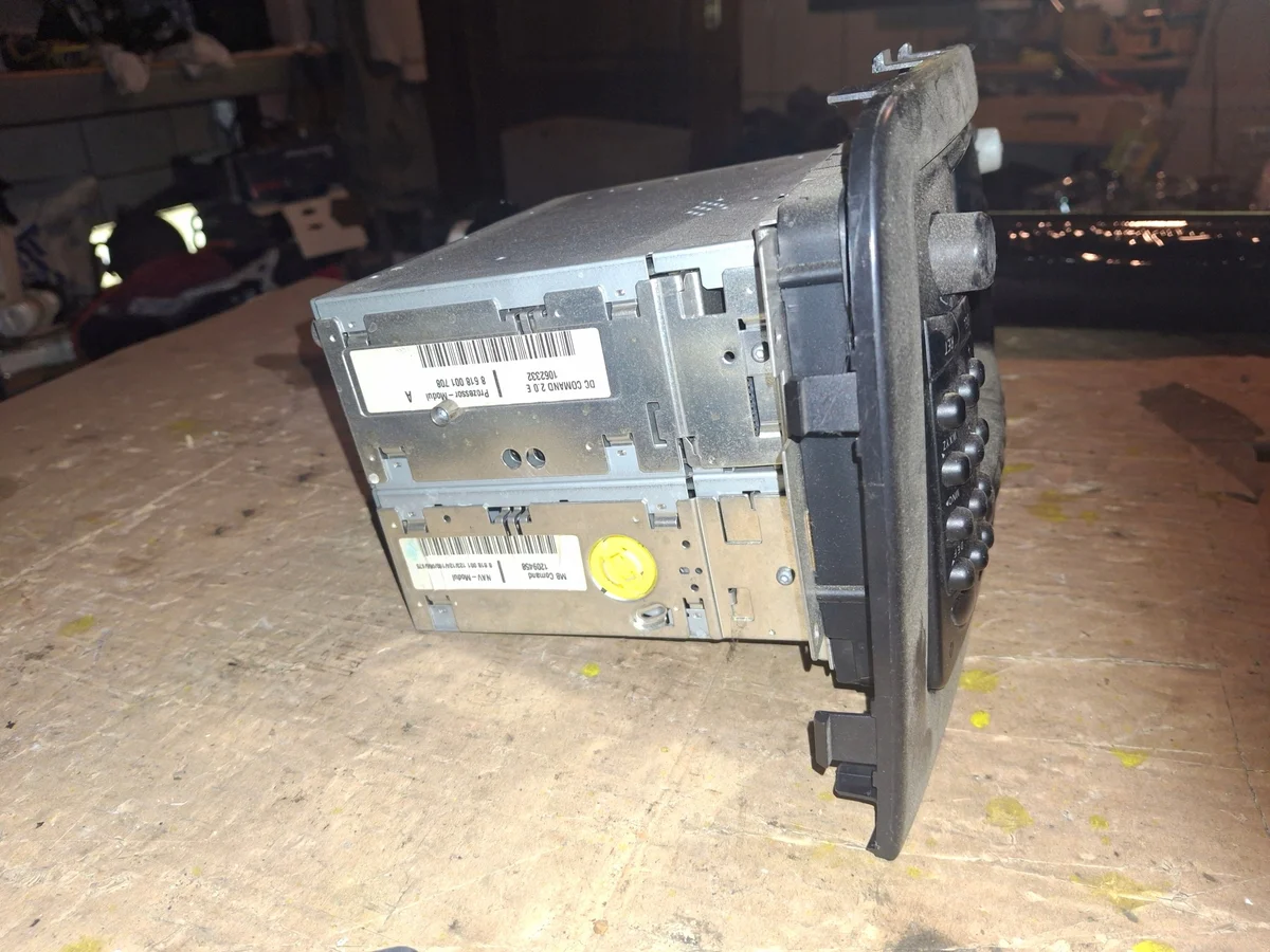 Radio Mercedes-Benz CLK W209 A2038275242 image 3