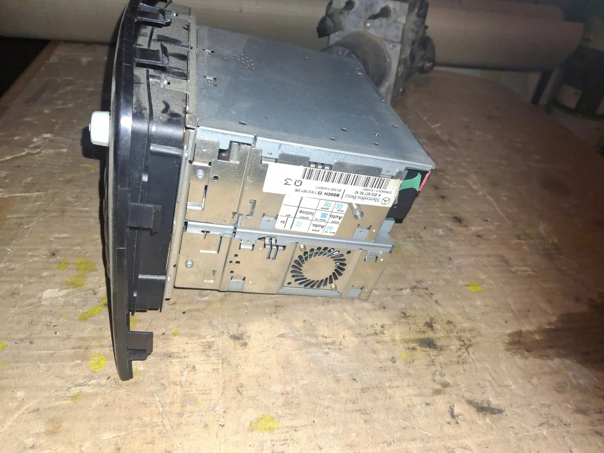 Radio Mercedes-Benz CLK W209 A2038275242 image 4