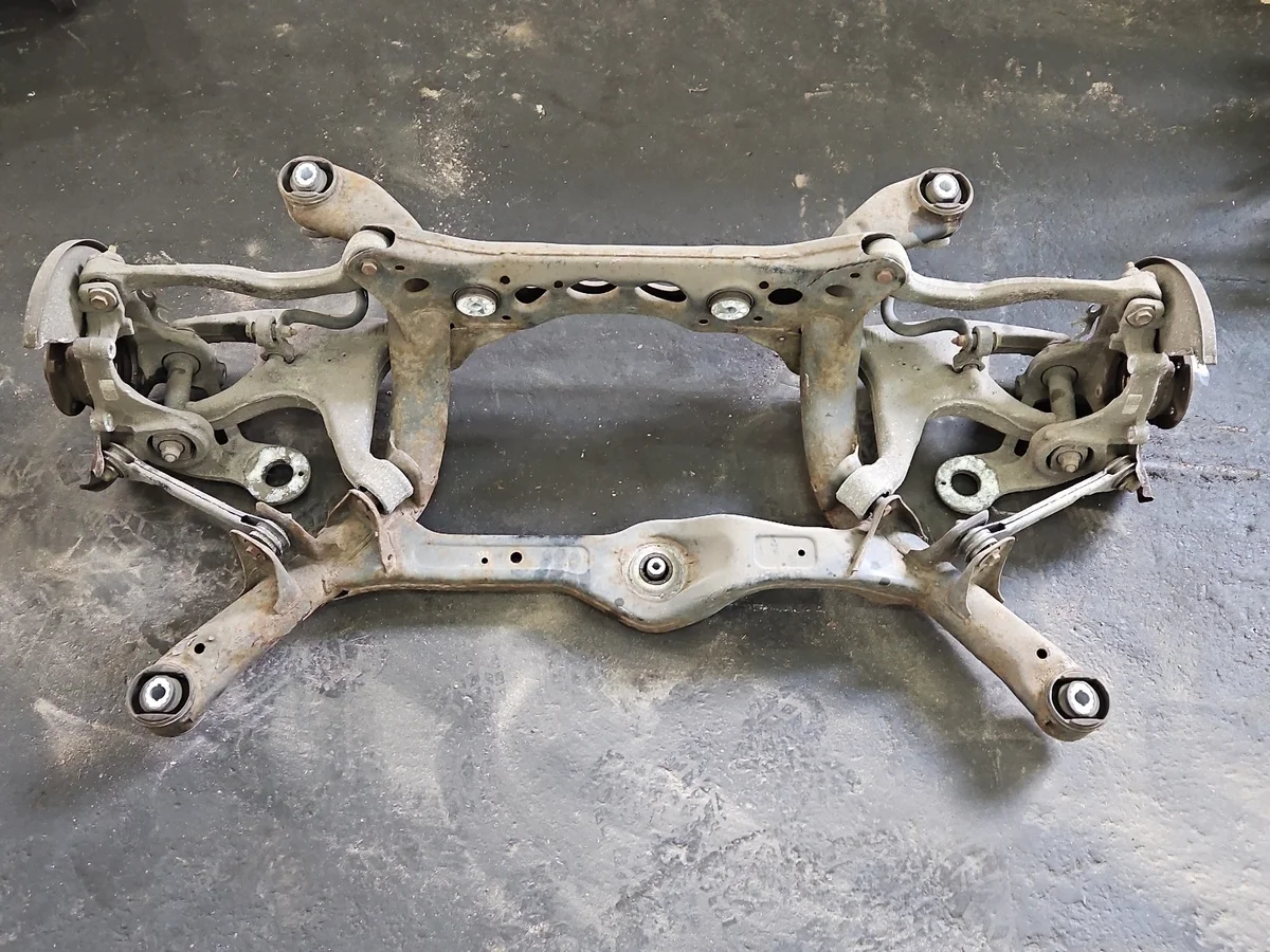 Trave posteriore Audi A4 B8 2.0 TFSI usata