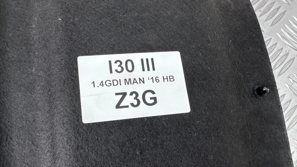 Hyundai i30 III Äänieristys 81124-G4000
