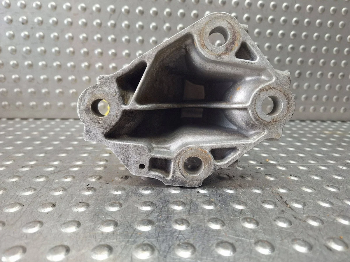 Engine Mount Bracket for Range Rover Velar L560 image 4