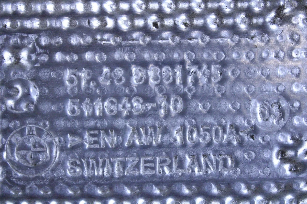 BMW 5 G60 G61 Hitzeschutz Auspuff Hinten image 3