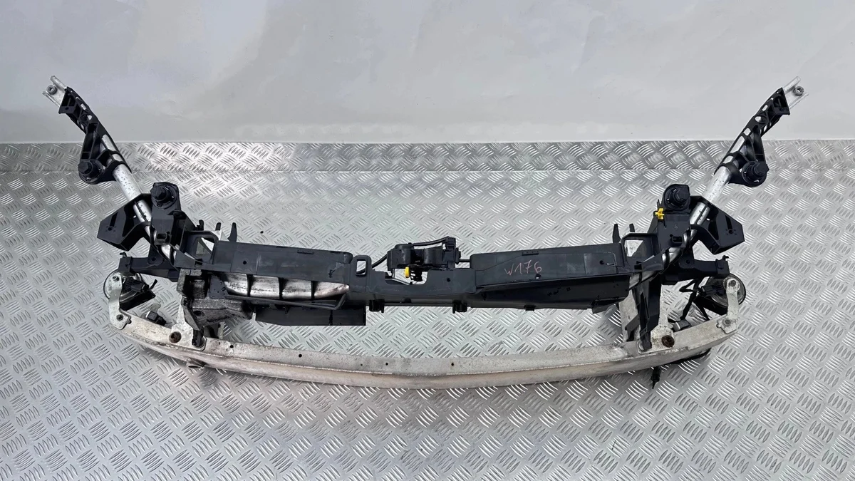 Versterking bumper Mercedes A W176