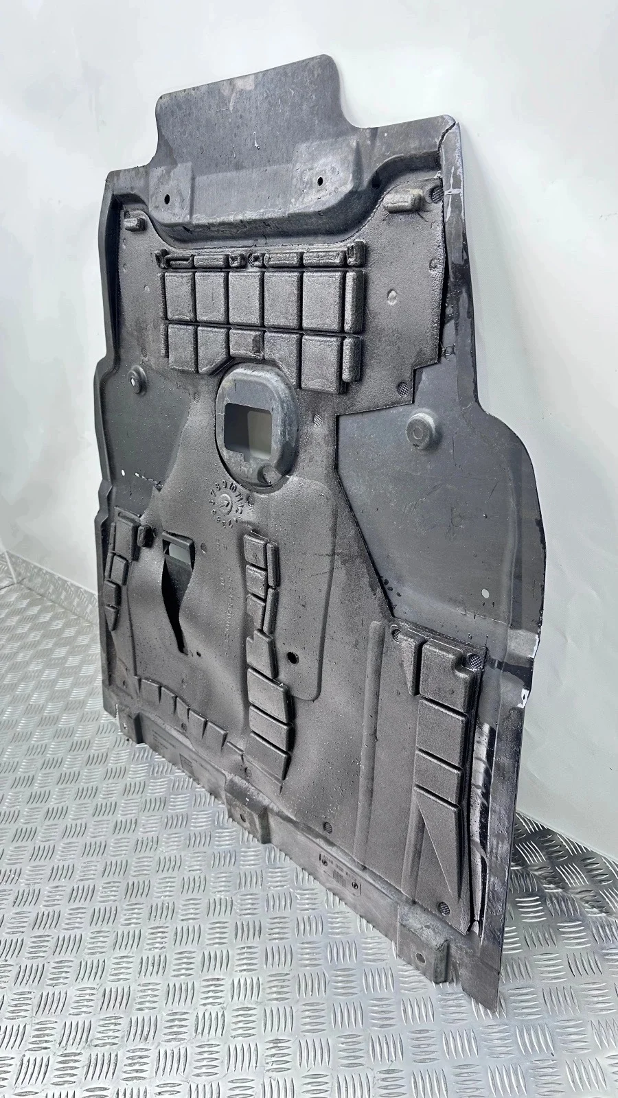 Onderste afdekking motor Mercedes A W176 image 6
