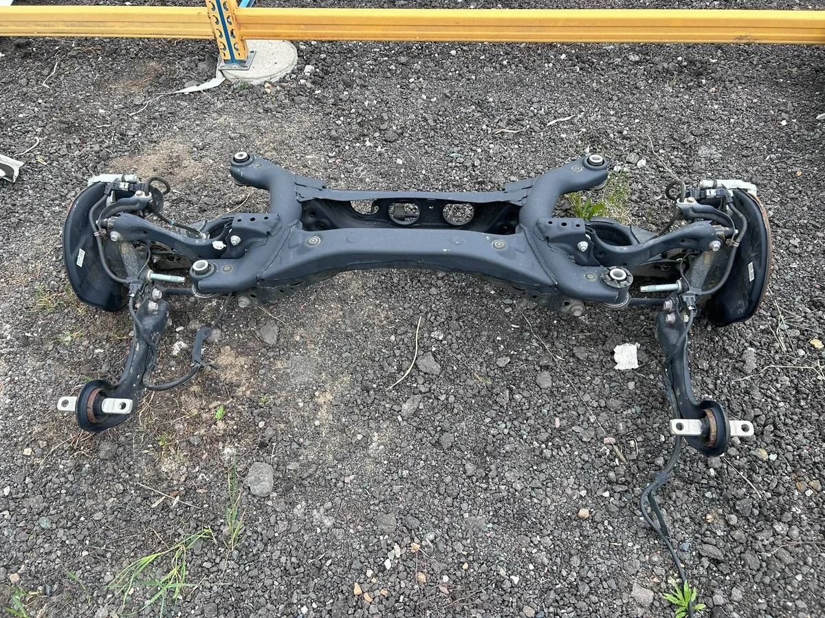 Bakre multiledade hjulupphängning Toyota RAV4 V