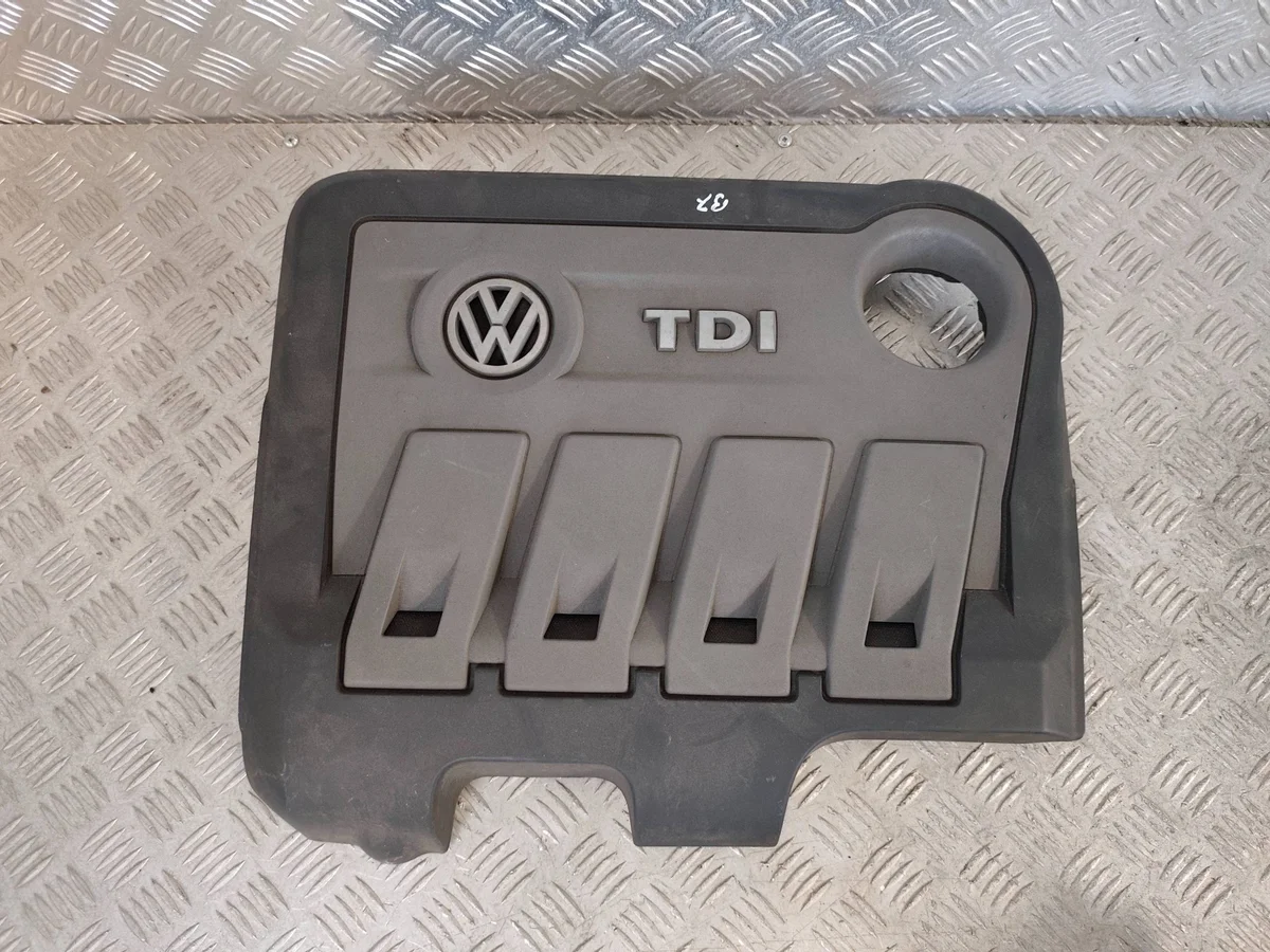 VW Passat B7 övre motorkåpa B7OSLONASILNIKA