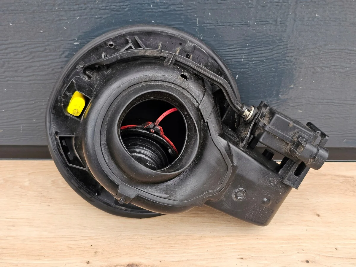 Tapa combustible Opel Astra J 13358933 Usado image 5
