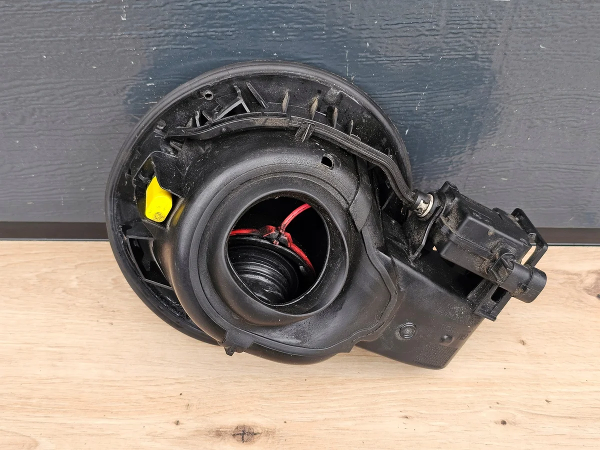 Tapa combustible Opel Astra J 13358933 Usado image 6