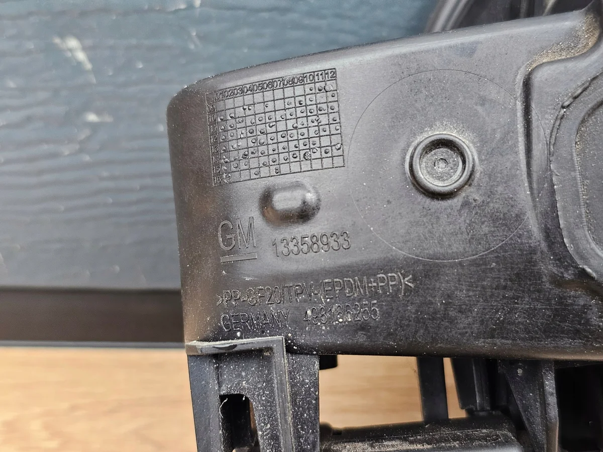 Tapa combustible Opel Astra J 13358933 Usado image 9