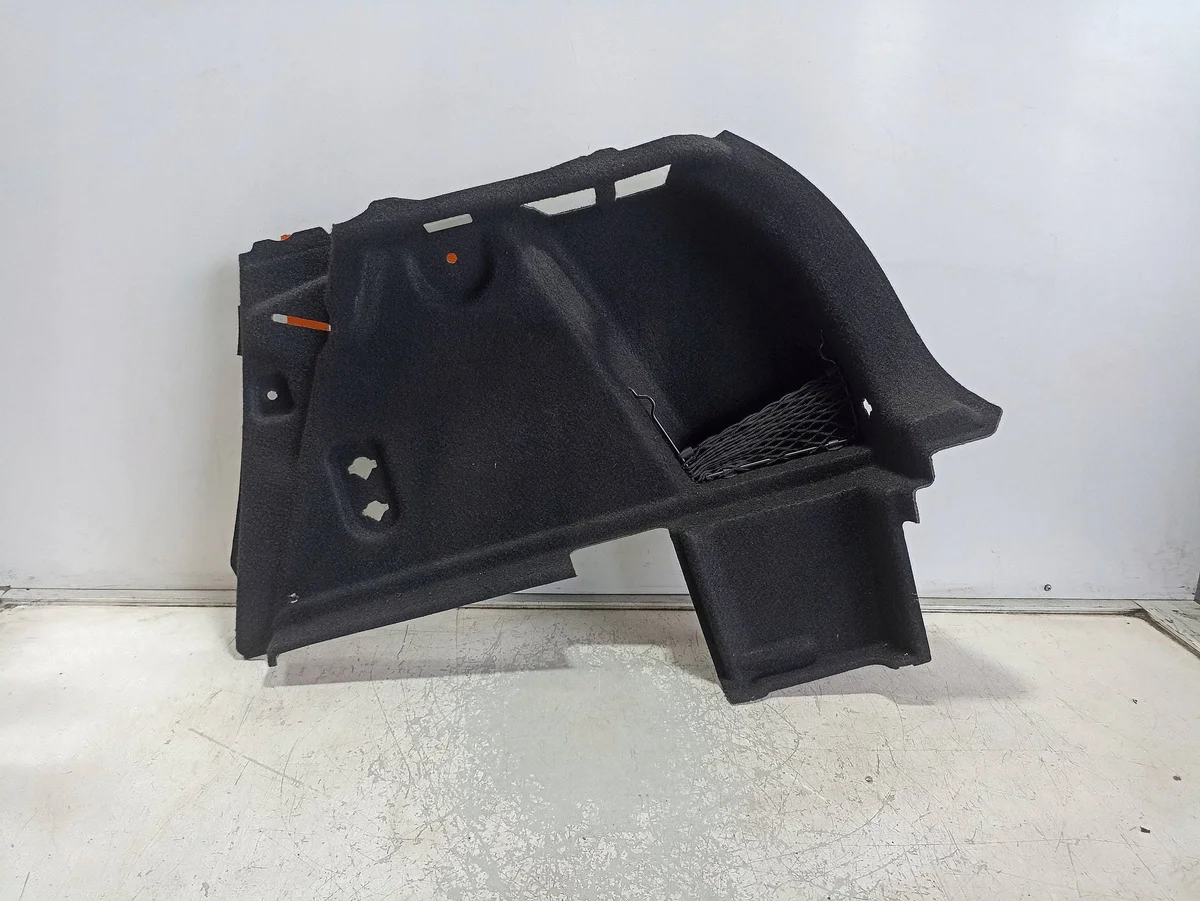 BMW F70 vasen takaluukun verhoilu