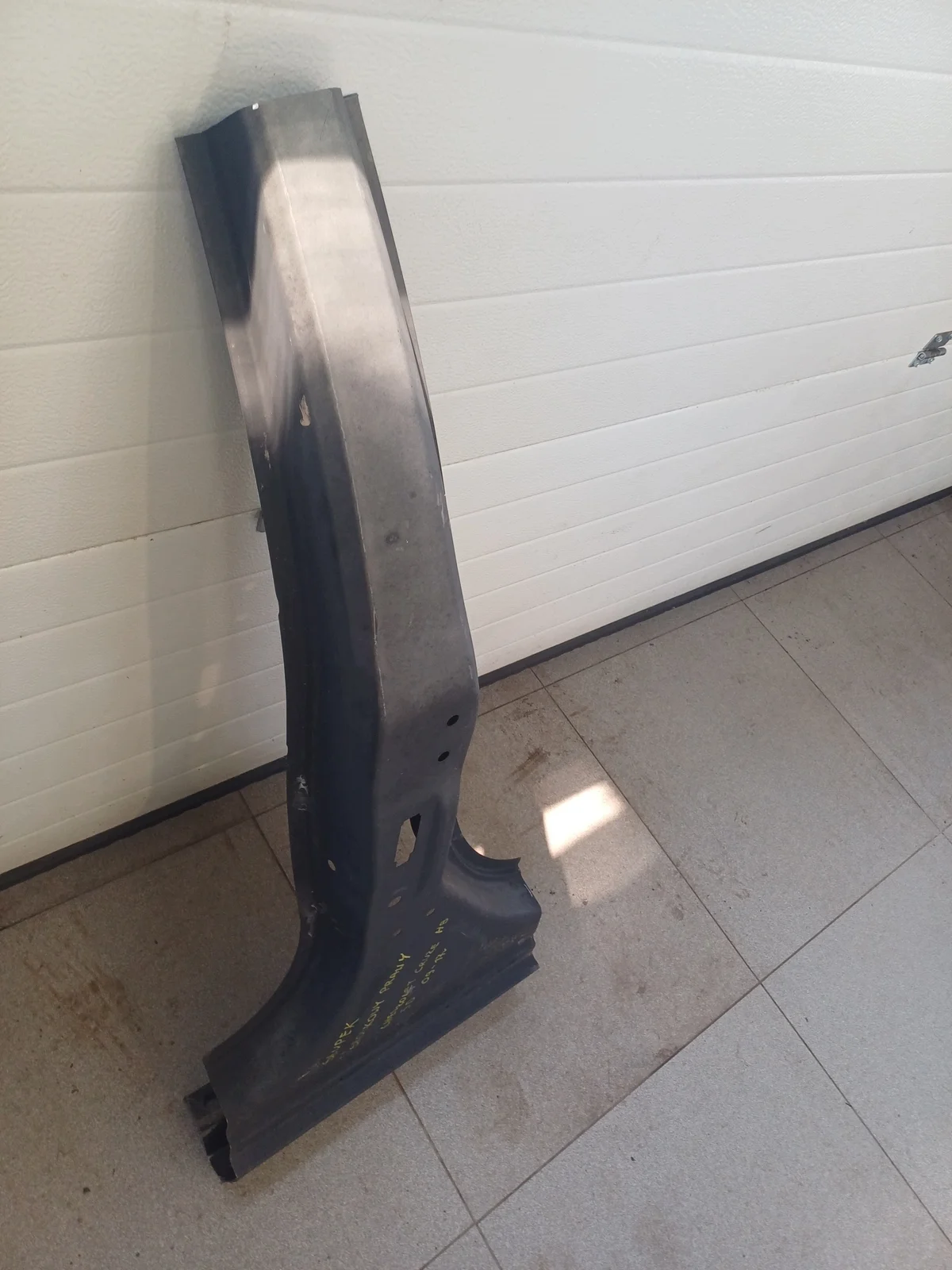 Chevrolet Cruze keskipilarin paneeli, oikea image 4