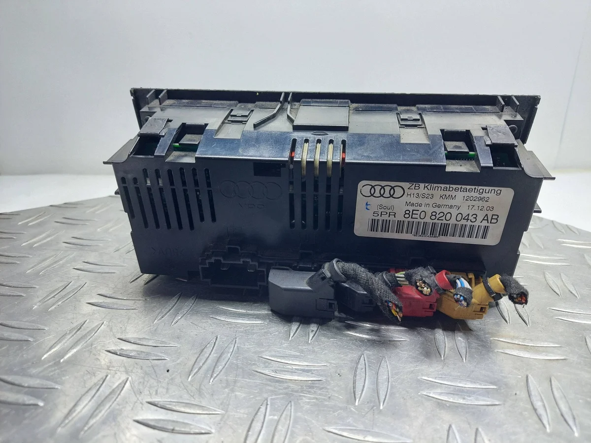 Audi A4 S4 B6 Climate Control Panel Used image 3