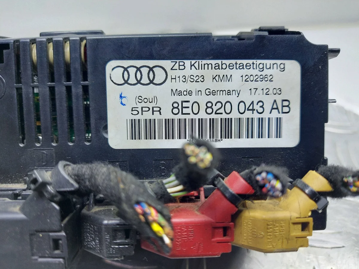 Audi A4 S4 B6 Climate Control Panel Used image 4