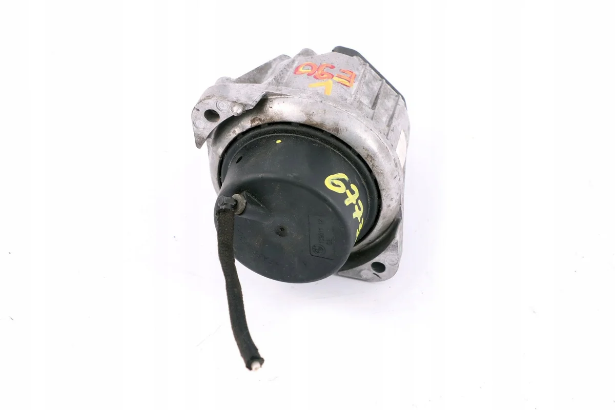 BMW Engine Mount 6773247 Used image 6