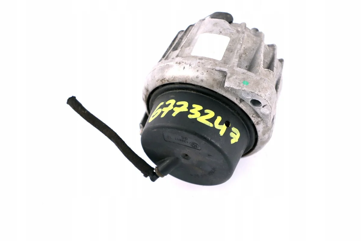 BMW Engine Mount 6773247 Used image 9