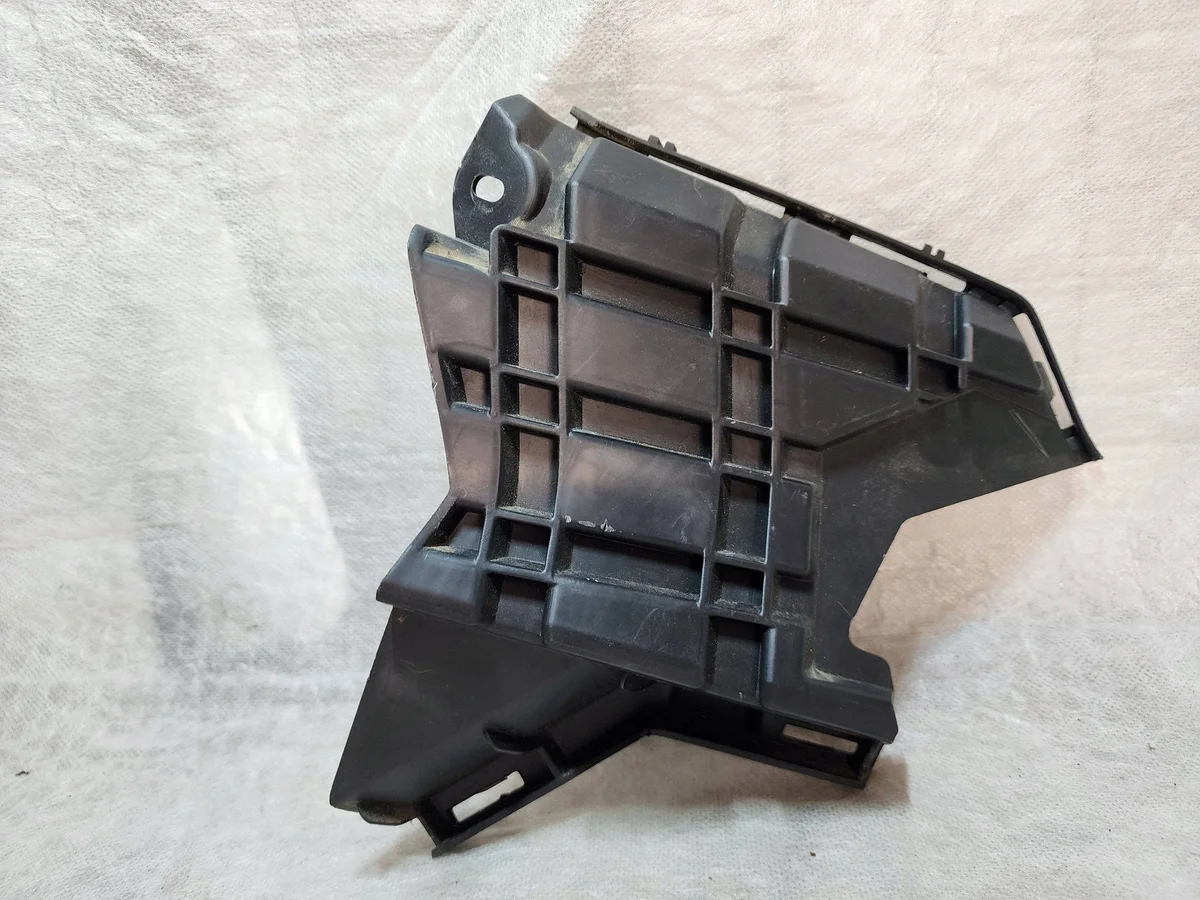 Suporte para-choque Audi Q3 esquerdo usado