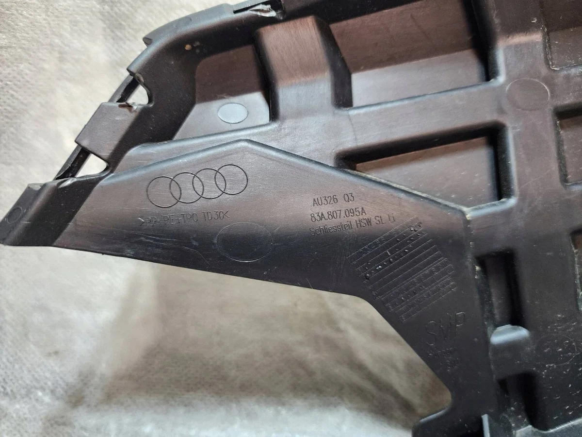 Suporte para-choque Audi Q3 esquerdo usado image 3
