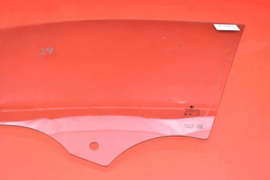 Vitrage latéral avant gauche Skoda Octavia 4 IV image 3