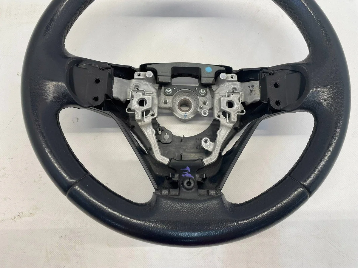 Toyota Avensis T27 Lenkrad Leder OYT34373 image 3