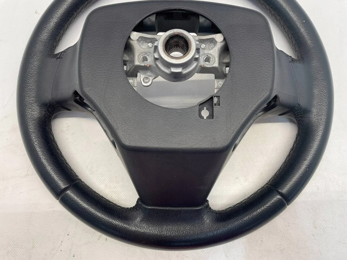 Toyota Avensis T27 Lenkrad Leder OYT34373 image 6