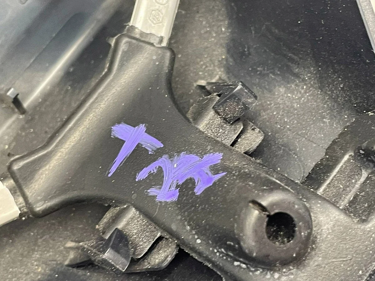 Toyota Avensis T27 Lenkrad Leder OYT34373 image 8
