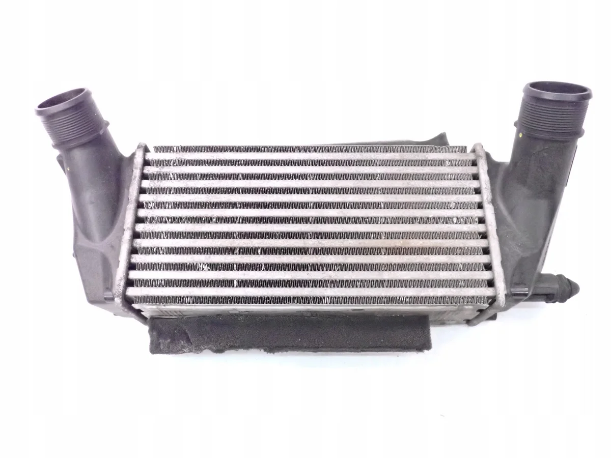 Ford Fiesta Mk7 välijäähdytin C1B1-9L440-AB