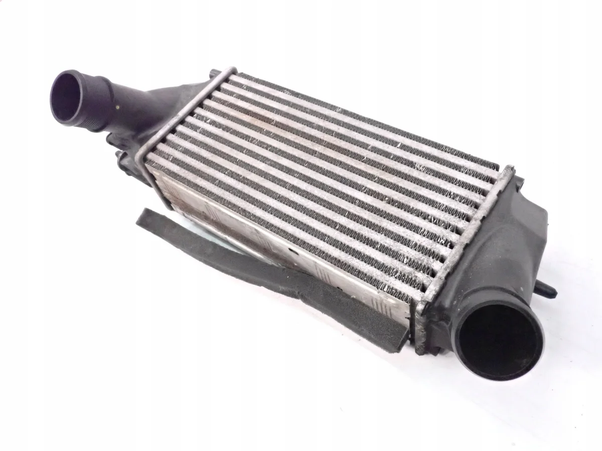 Intercooler Ford Fiesta MK7 C1B1-9L440-AB Usado image 5