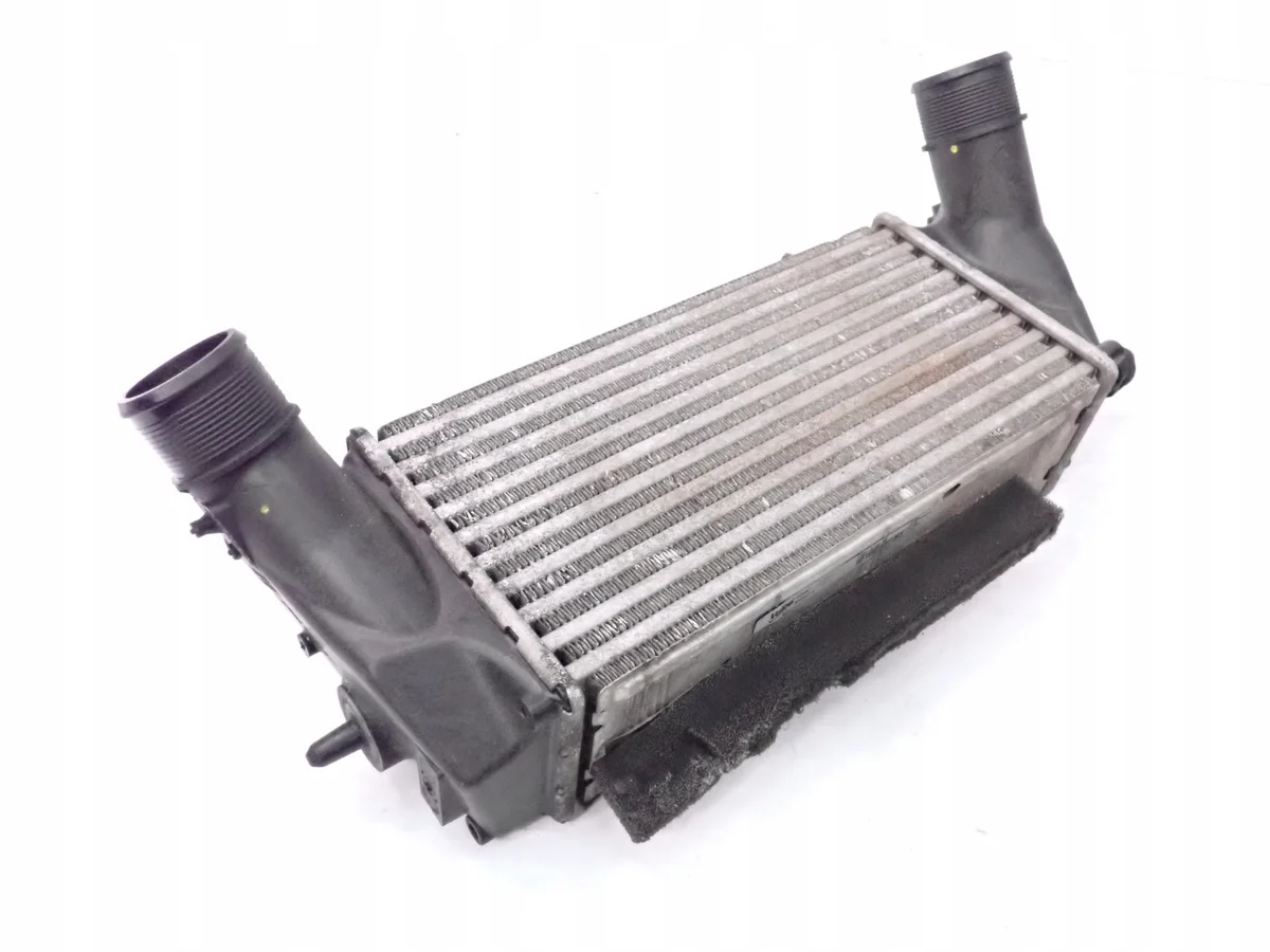 Intercooler Ford Fiesta MK7 C1B1-9L440-AB Usado image 6