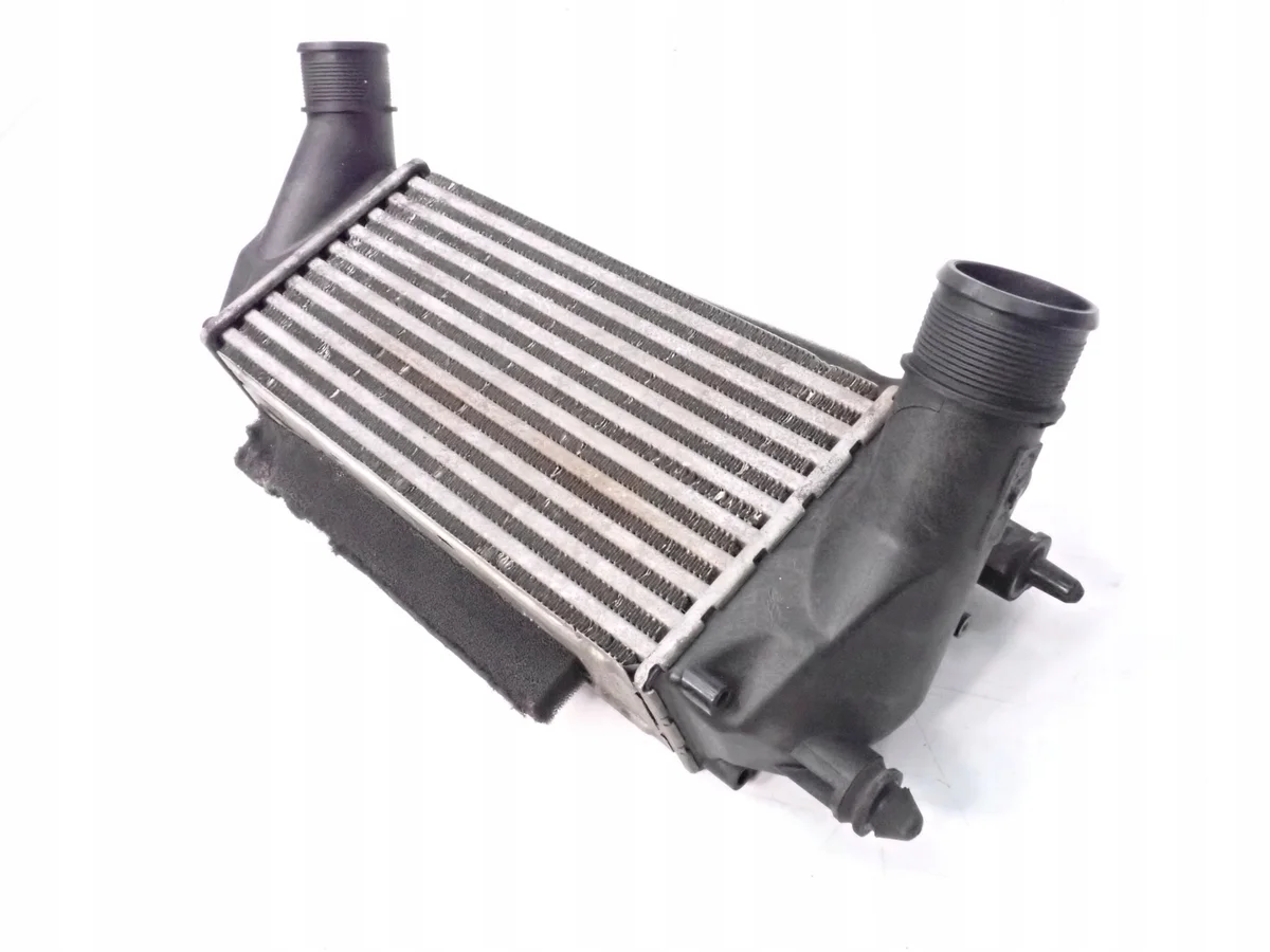 Intercooler Ford Fiesta MK7 C1B1-9L440-AB Usado image 7