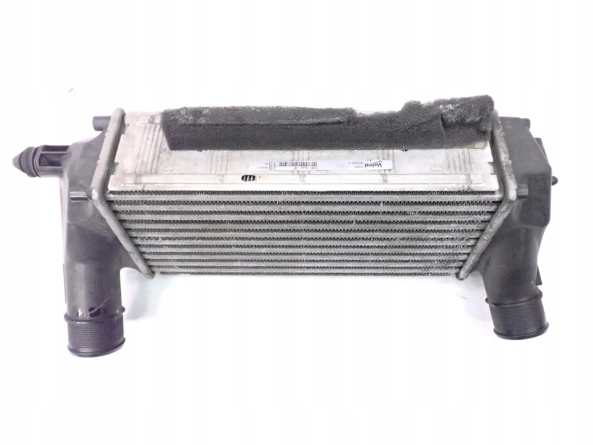 Intercooler Ford Fiesta MK7 C1B1-9L440-AB Usado image 9