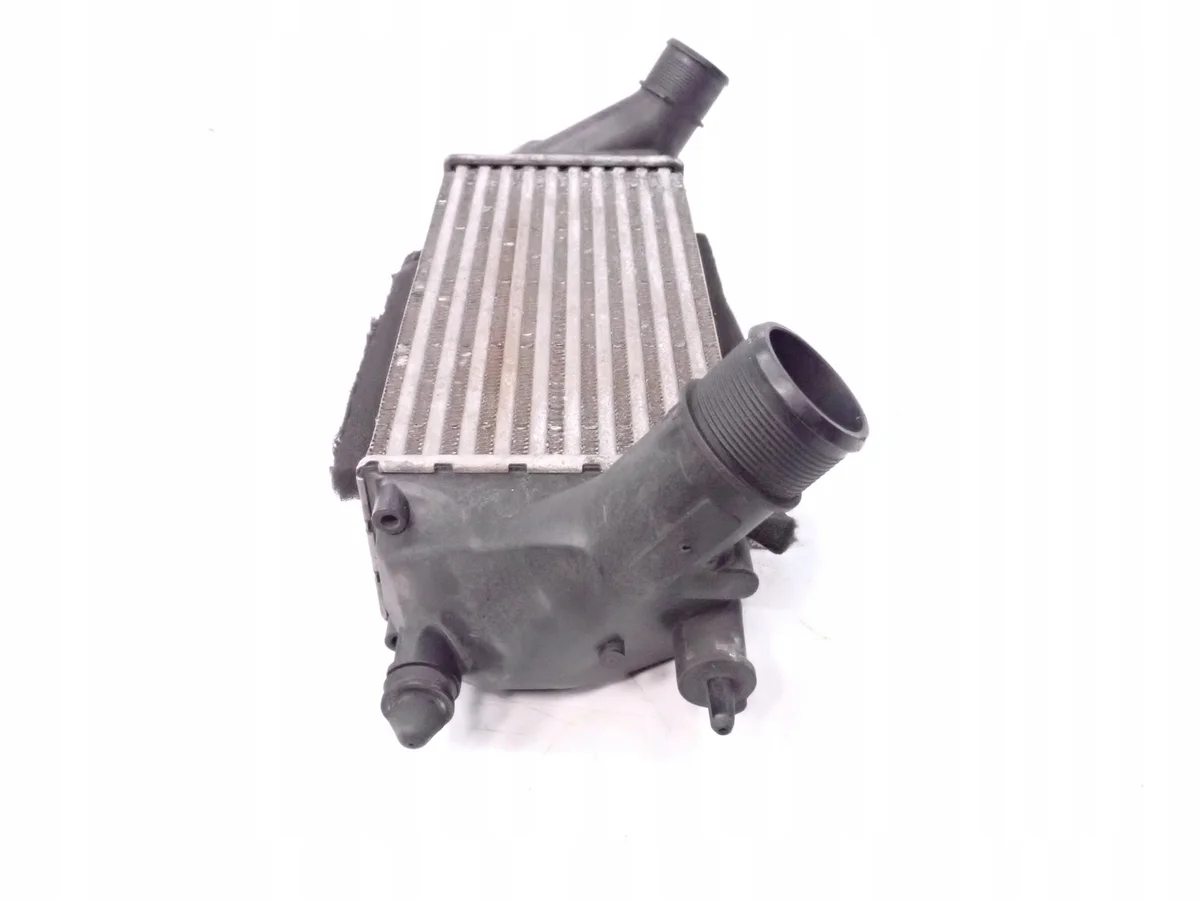 Intercooler Ford Fiesta MK7 C1B1-9L440-AB Usado image 10