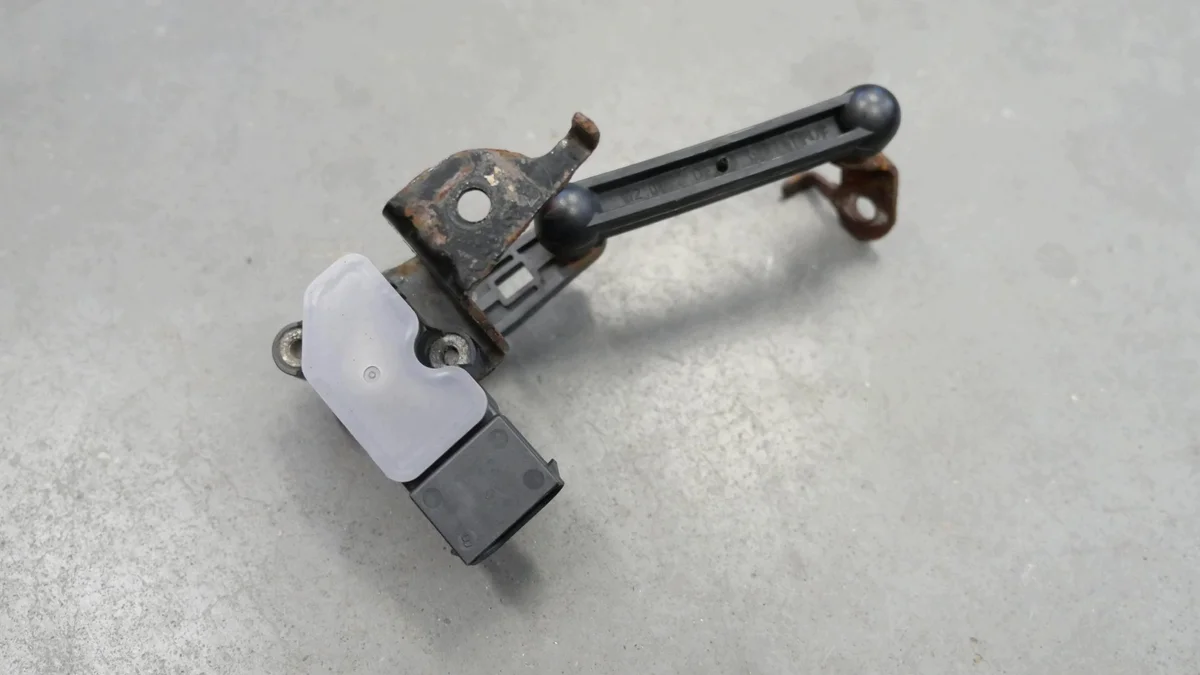BMW X1 F48 Sensor Nivelamento Luzes Traseiras image 4