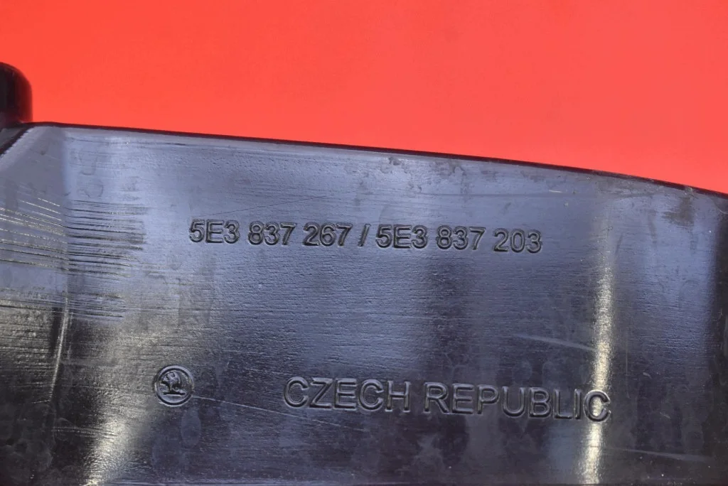 Türbegrenzer Rechts Vorne Skoda Octavia IV image 7